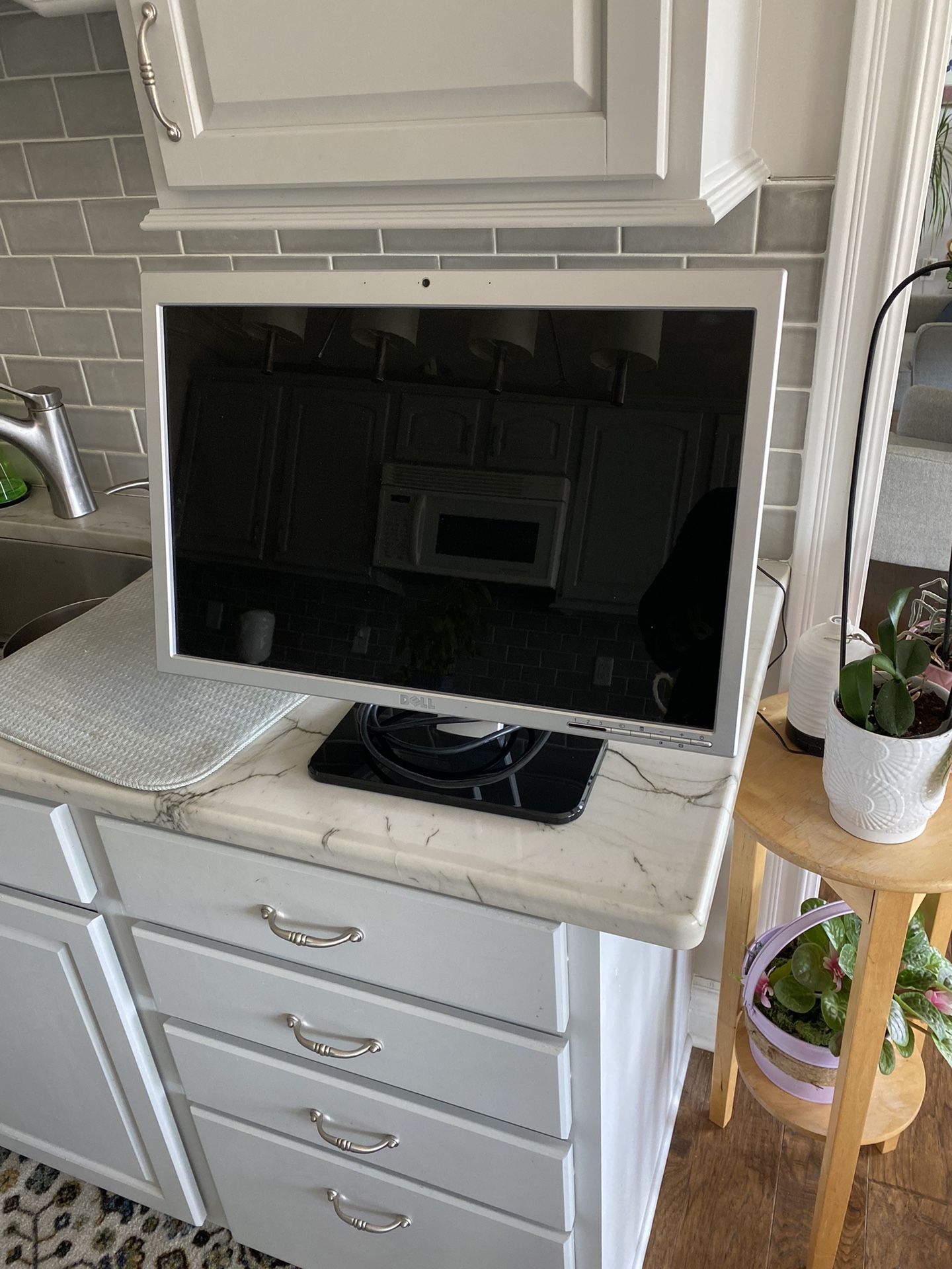 DELL 22” Monitor With HDMI