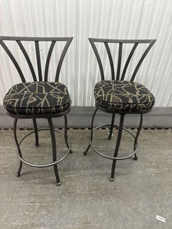 2 Barstool Chairs (Good Condition) 