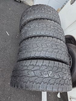 4 Used tires Lt285 55r20 Toyo AT111 Open Country $150.0 all 4