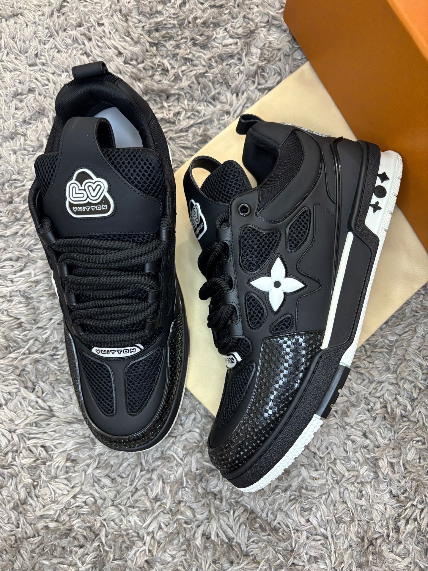 LV skate sneakers size 11us 45eur