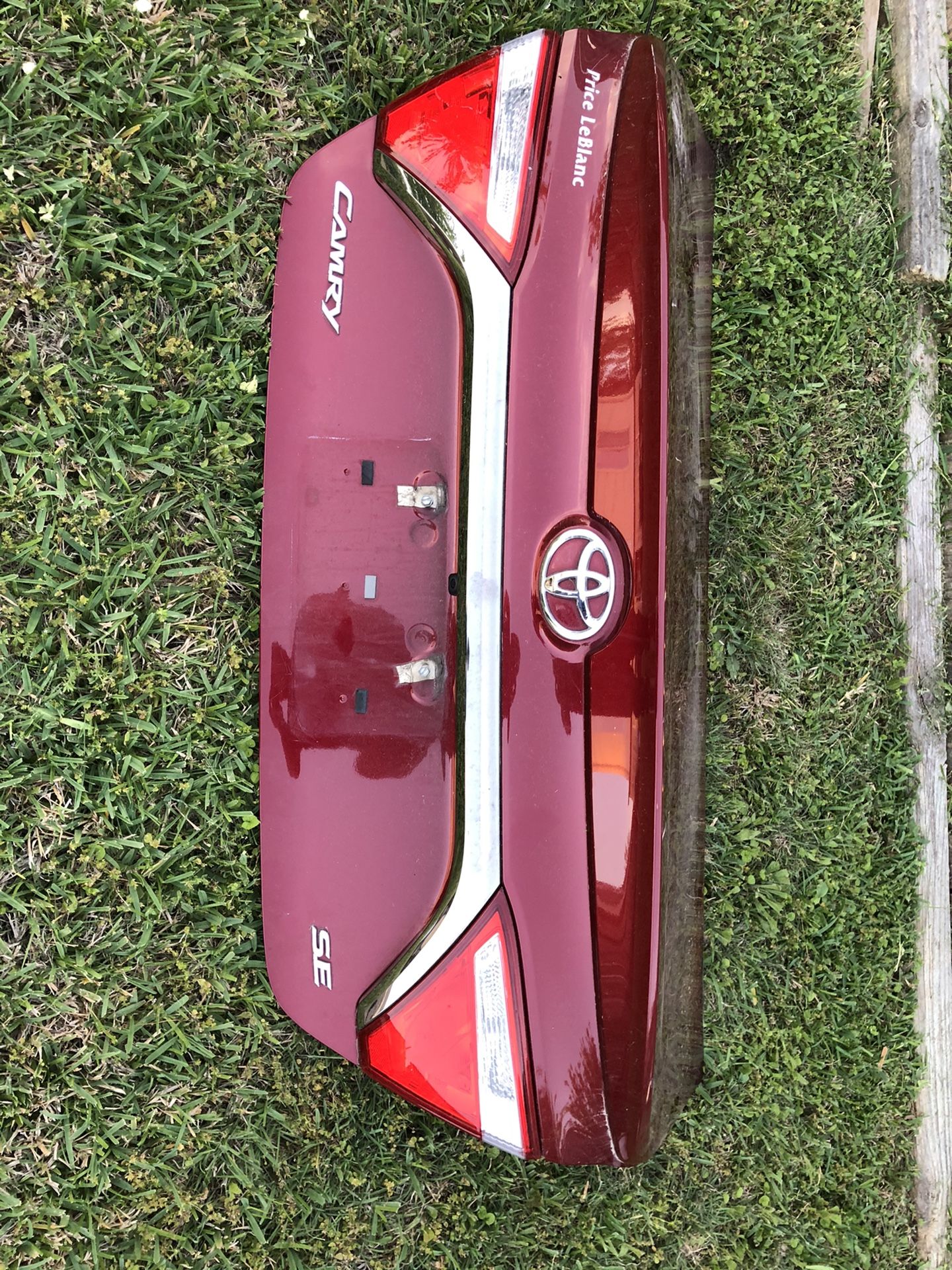 Mengupas Fitur dan Masalah Umum Toyota Camry 2017: Fokus pada Pintu Bagasi (Trunk Lid)