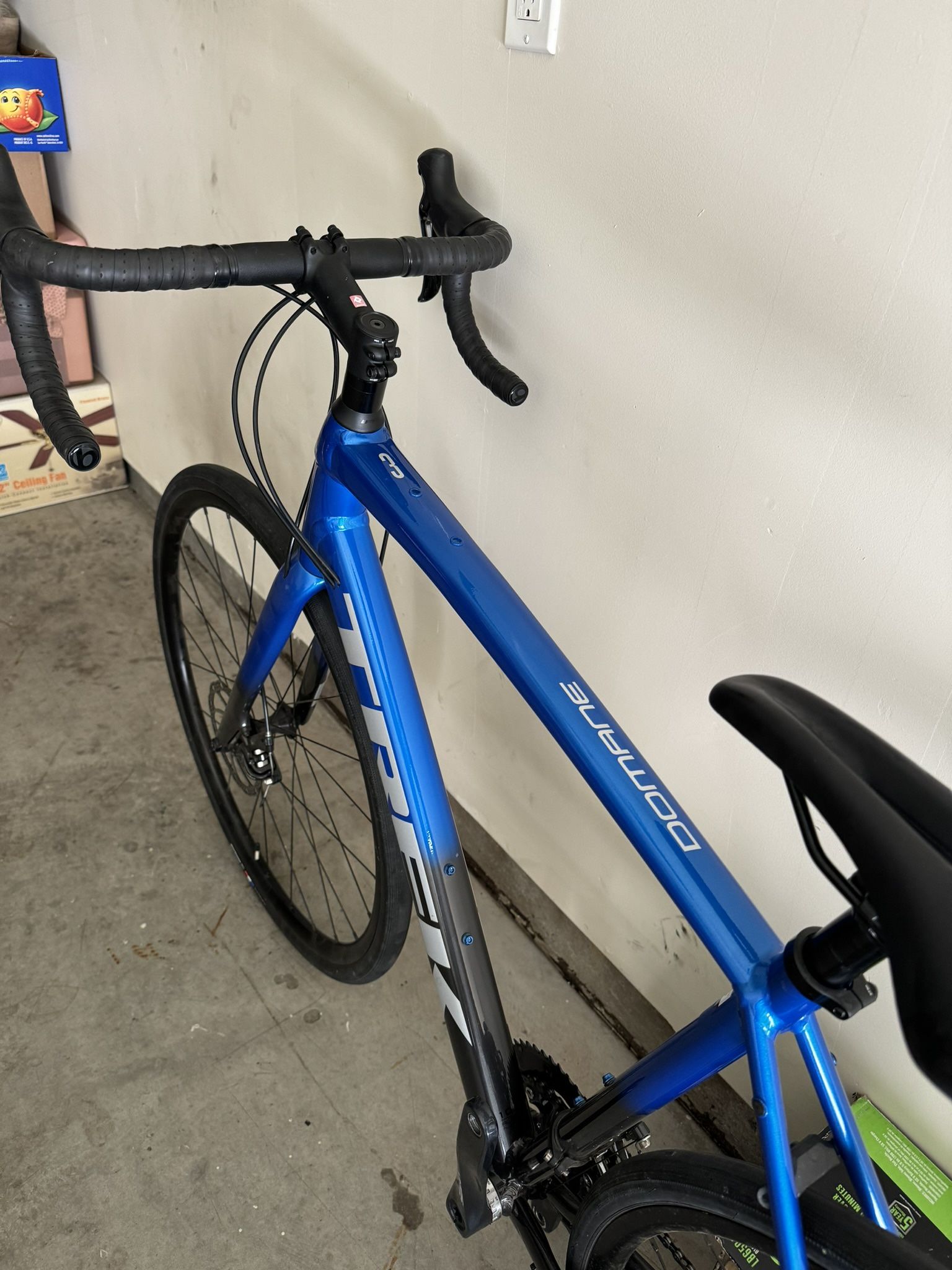 Trek Domane Al3 56cm ROAD BIKE