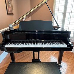 Yamaha Baby Grand Piano In Excellent Condition Going For Free