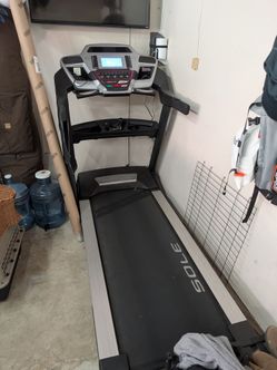 Sole running treadmill