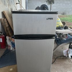 Mini fridge and freezer 
