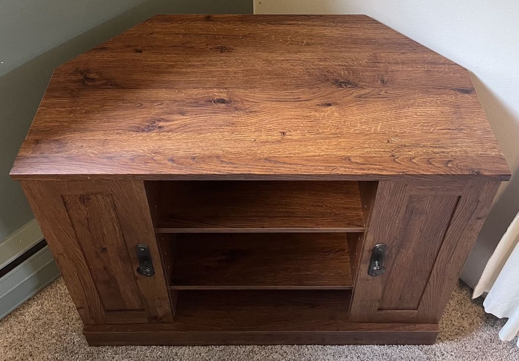 Corner TV Stand / Media Console – Excellent Condition