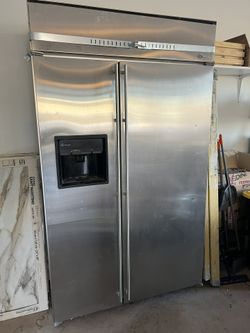 GE Monogram Refrigerator/Freezer Ice/Water Dispenser