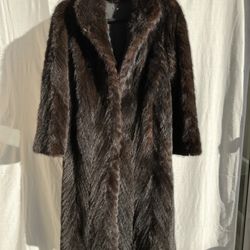 Luxurious Dark Brown/Black Natural Mink Fur Coat Small