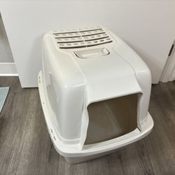 Large Cat Litter Box, Enclosed