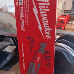 Milwaukee M12 3/8" Ratchet.  Tool-Only 