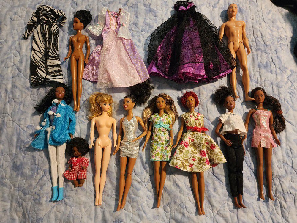 10 Barbies With A Few Clothes (2collectible)
