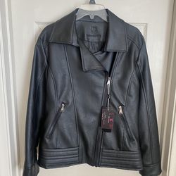 Chamarra imitación piel color negro , Marca VG - Size M