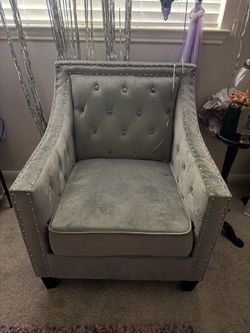 Gray Velvet Tufted Accent Chair