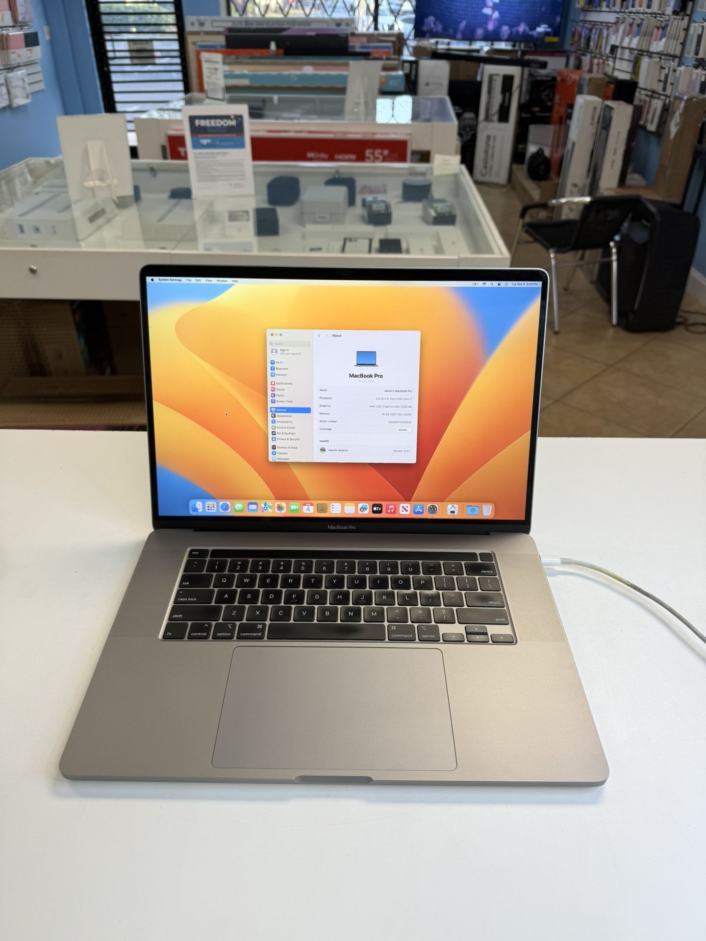 MacBook Pro 16inch Touchbar i7/16/512ssd with Final Cut & Logic Pro