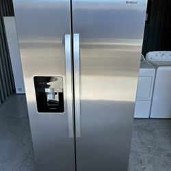 2025 Whirlpool Refrigerator (1 Month Warranty)