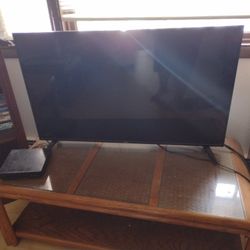 Tv  Comes with Remote