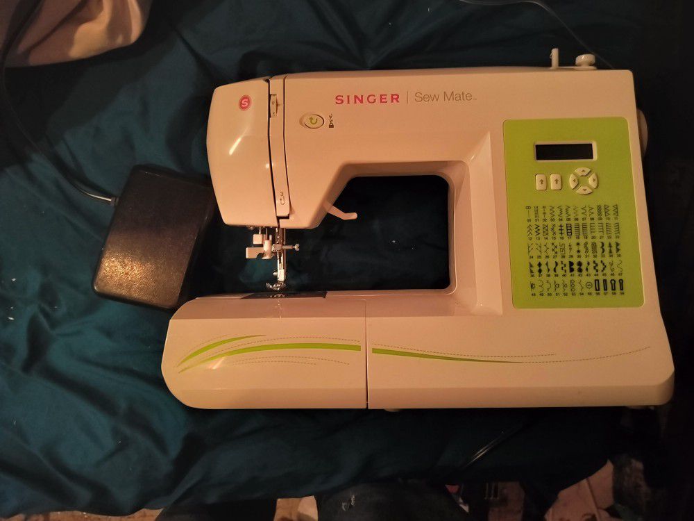 Singer Sewing Machine Unused