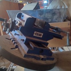 X Y Axis Vise Mounted To Round Plate