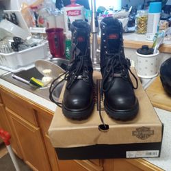 Boots. Men's Size 8 5.  New Harley. 