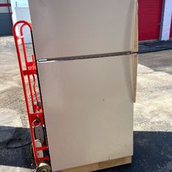 Amana Refrigerator White 