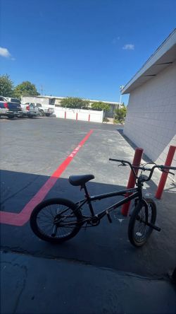 Black bmx bike