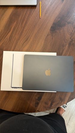 Mint condition 13.6 inch MacBook Air Apple M2 Chip 2023