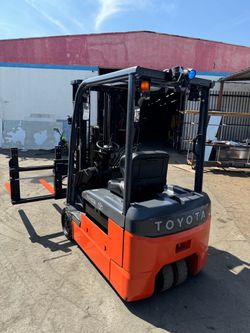 Toyota forklift 2022  model 8 3 wheeler 202