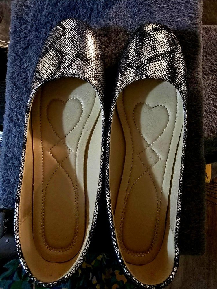 Size 9 Snakeskin Pattern Stylish Flats