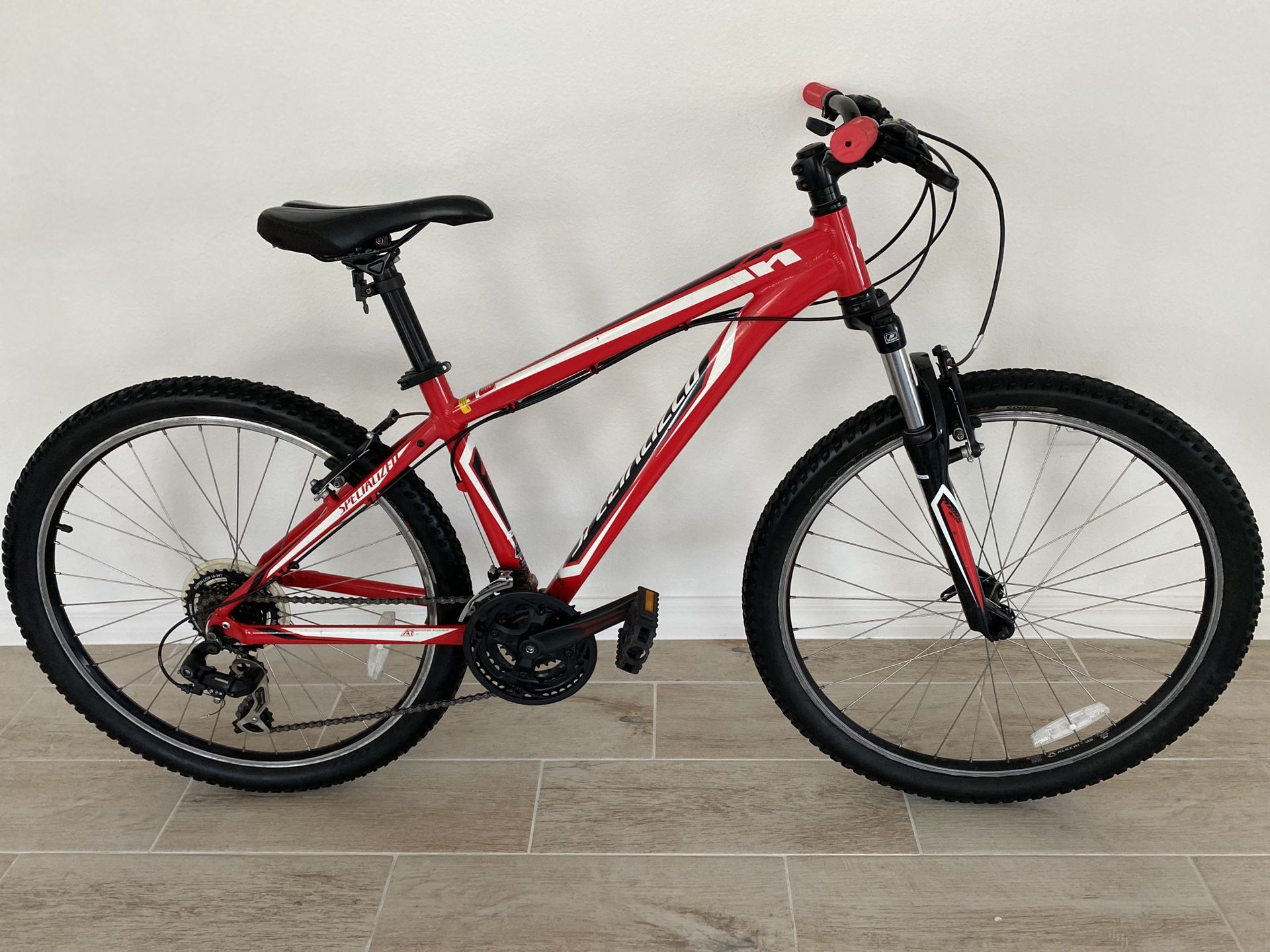 Specialized Hardrock Mountain Bike. Size Small. 26” tires