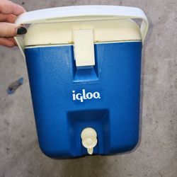 Vintage Igloo Cooler ICE Box 1-Gallon Cube Square Water Jug Spout & Clasps