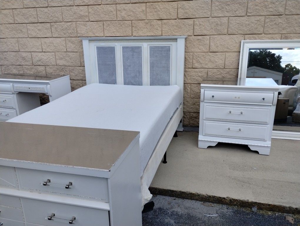 Complete Full Bedroom Set 