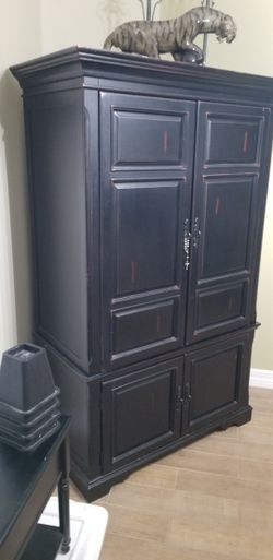 Black Havertys Armour 