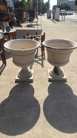 Made out of resin lightweight planners pots