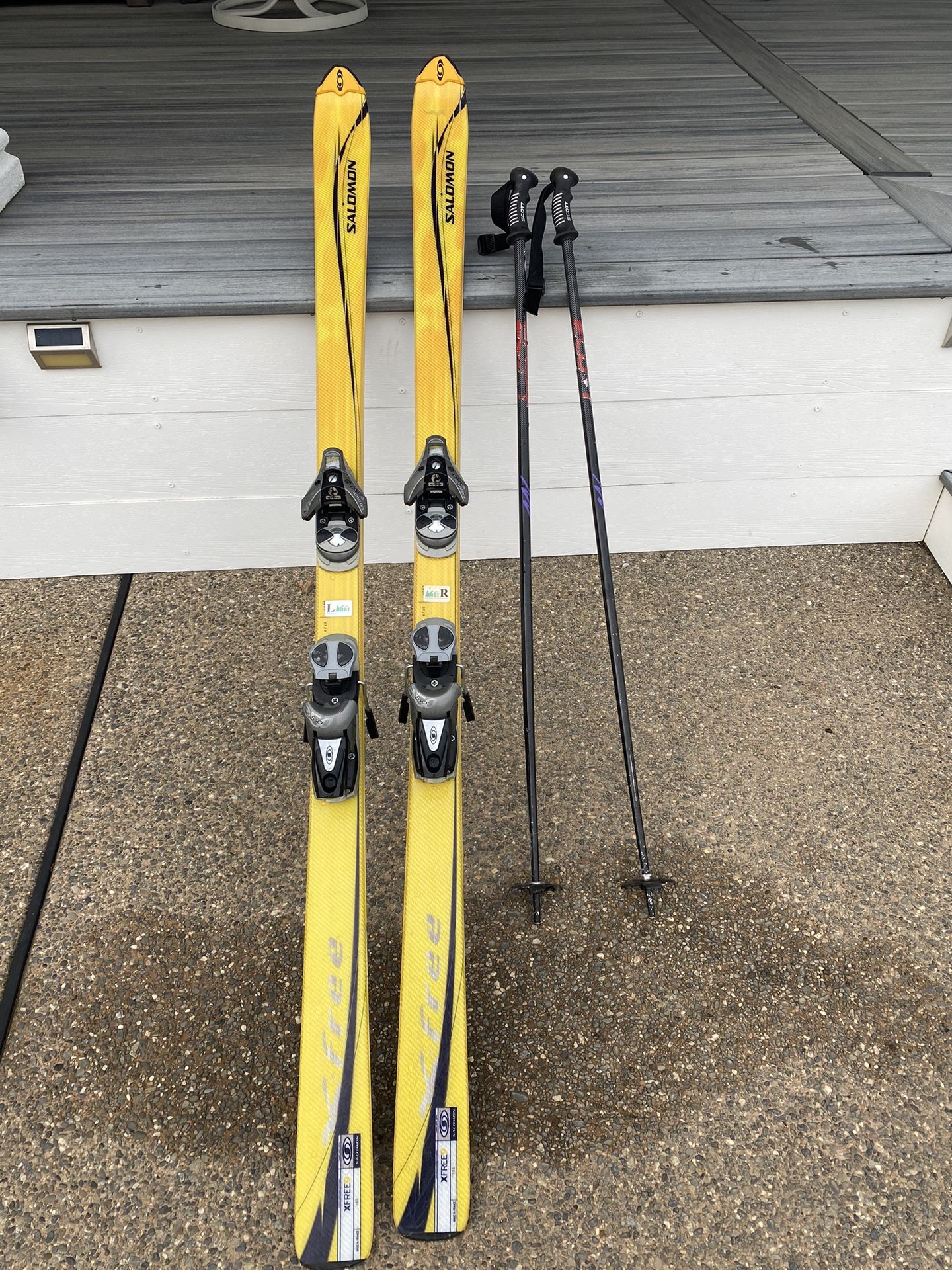 Salomon XFree 9 Skis Size 185 with Bindings
