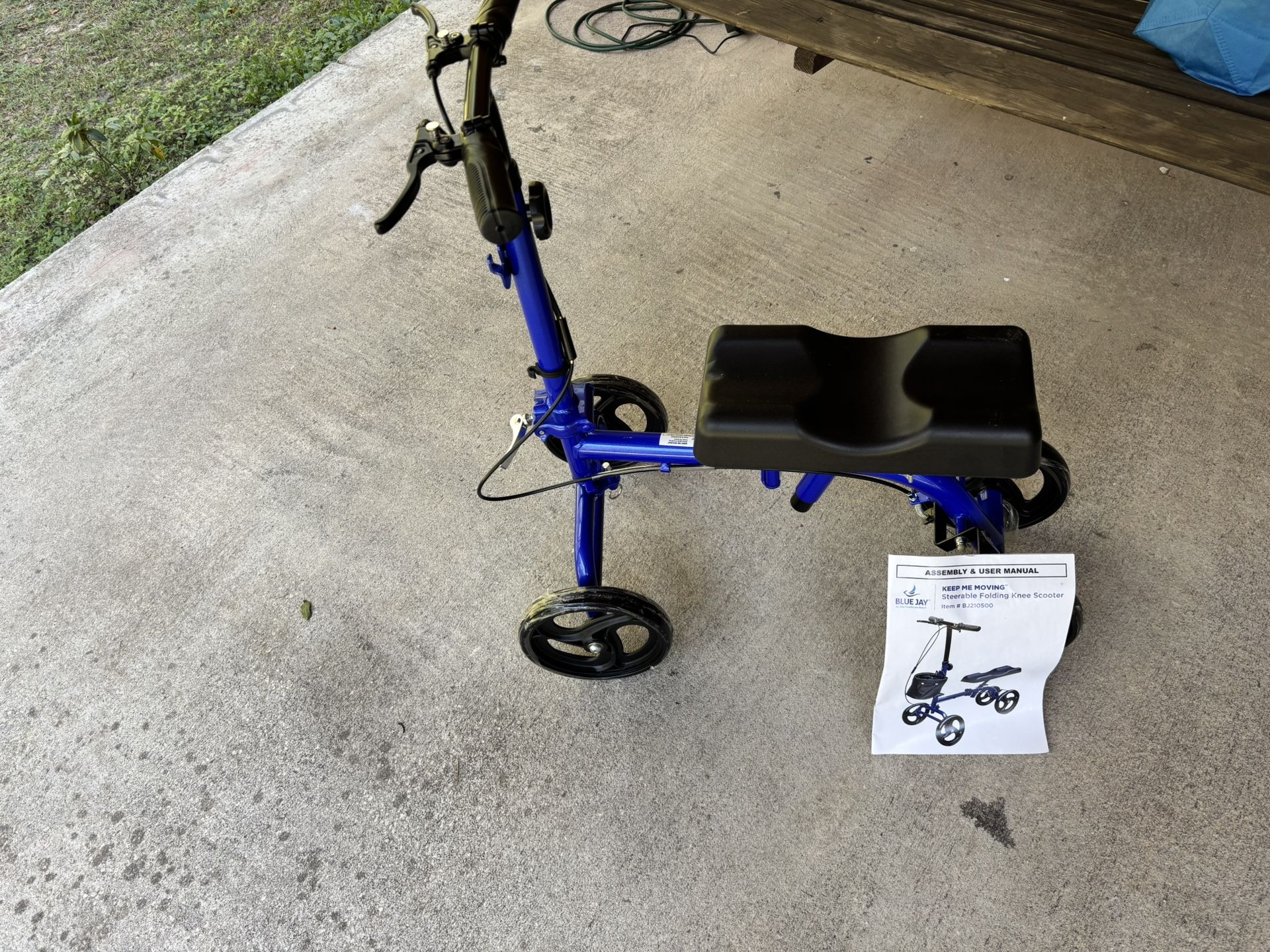 Steerable Folding Knee Scooter
