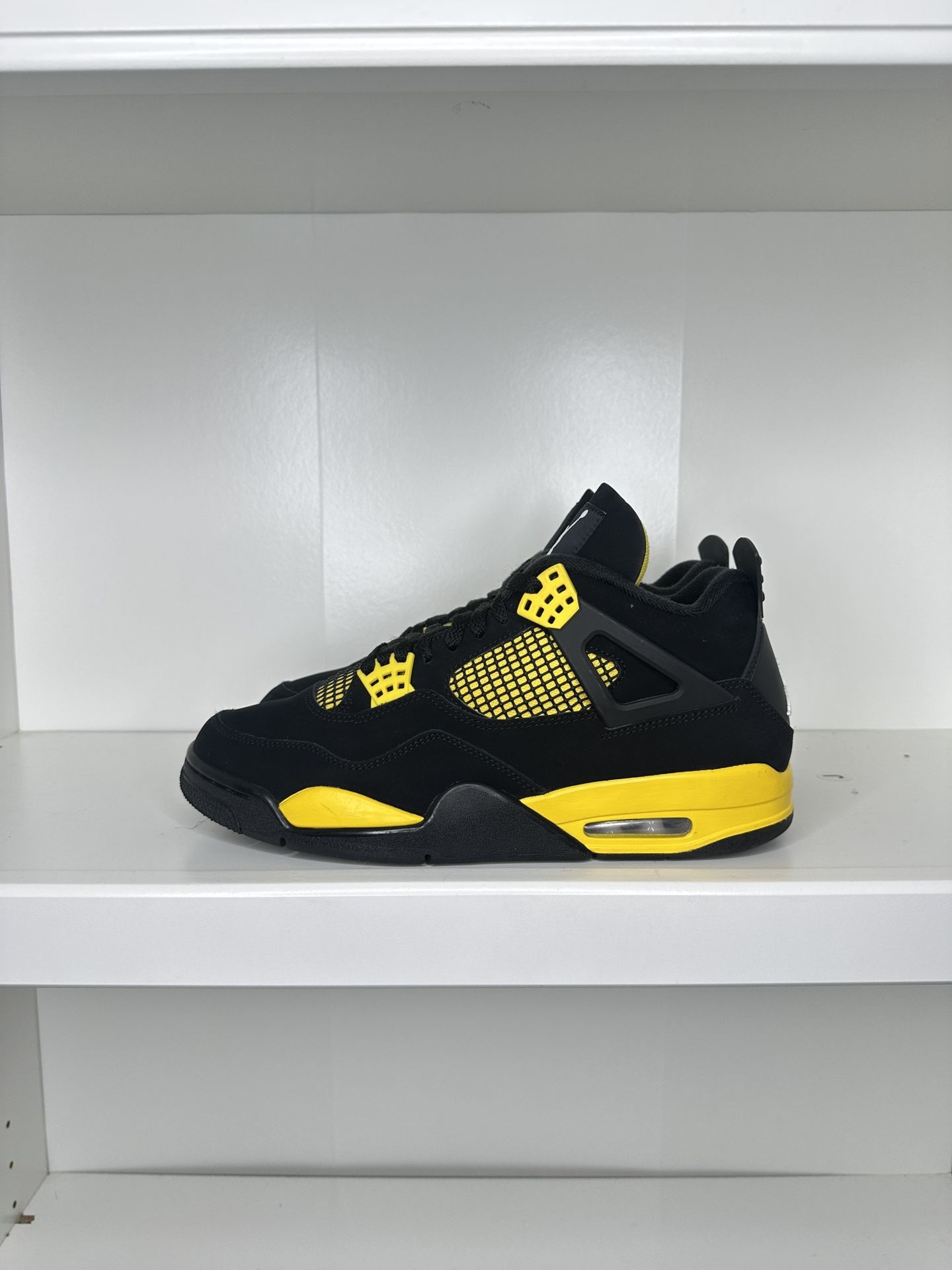 Jordan 4 Thunder