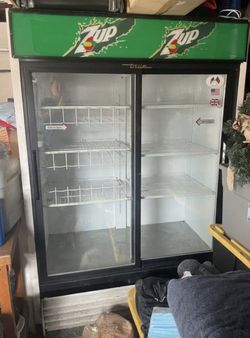 True sliding 2-door commercial glass merchandiser refrigerator