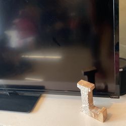 Like New ! 60 Inch Vizio Tv ! Come Test It Before You Buy If You Like ! Movein And Won’t Be Taken With Us ! 