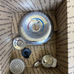 Moen Shower Head + Valve Trim Kit – Silver (Used, Excellent Condition)