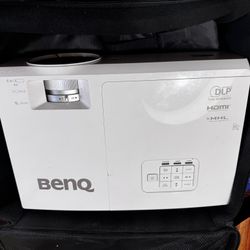 Benq Mh741 Projector 