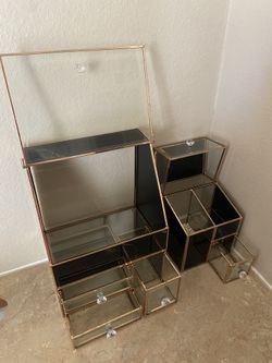 Beautiful and Heavy Make Up Organizer