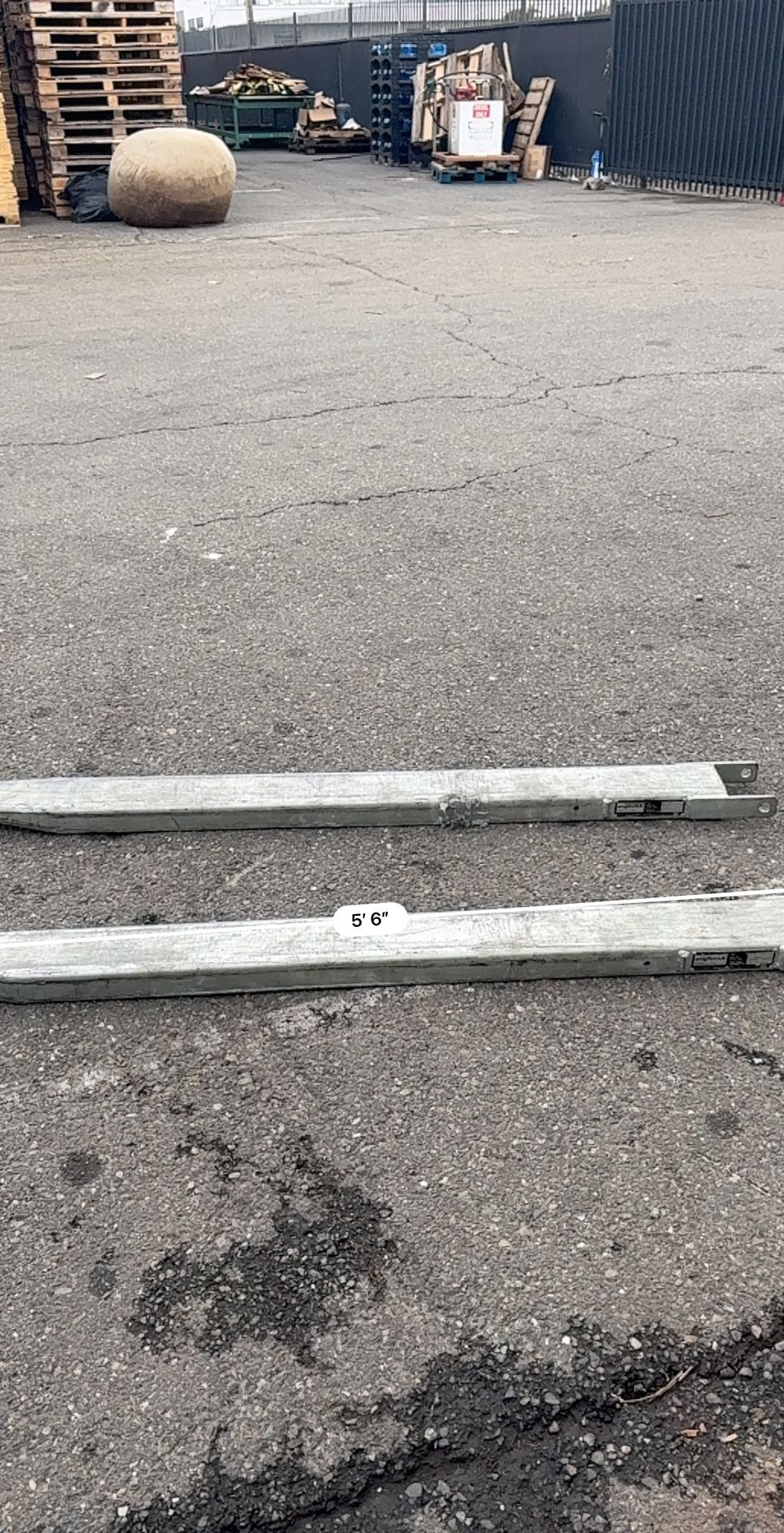 Forklift Fork Extensions – 42” Long (1,250 kg / 2,750 lb Capacity, Pair)