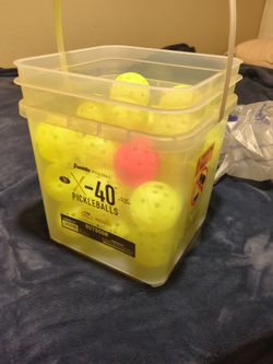 Franklin pickleball bucket of balls
