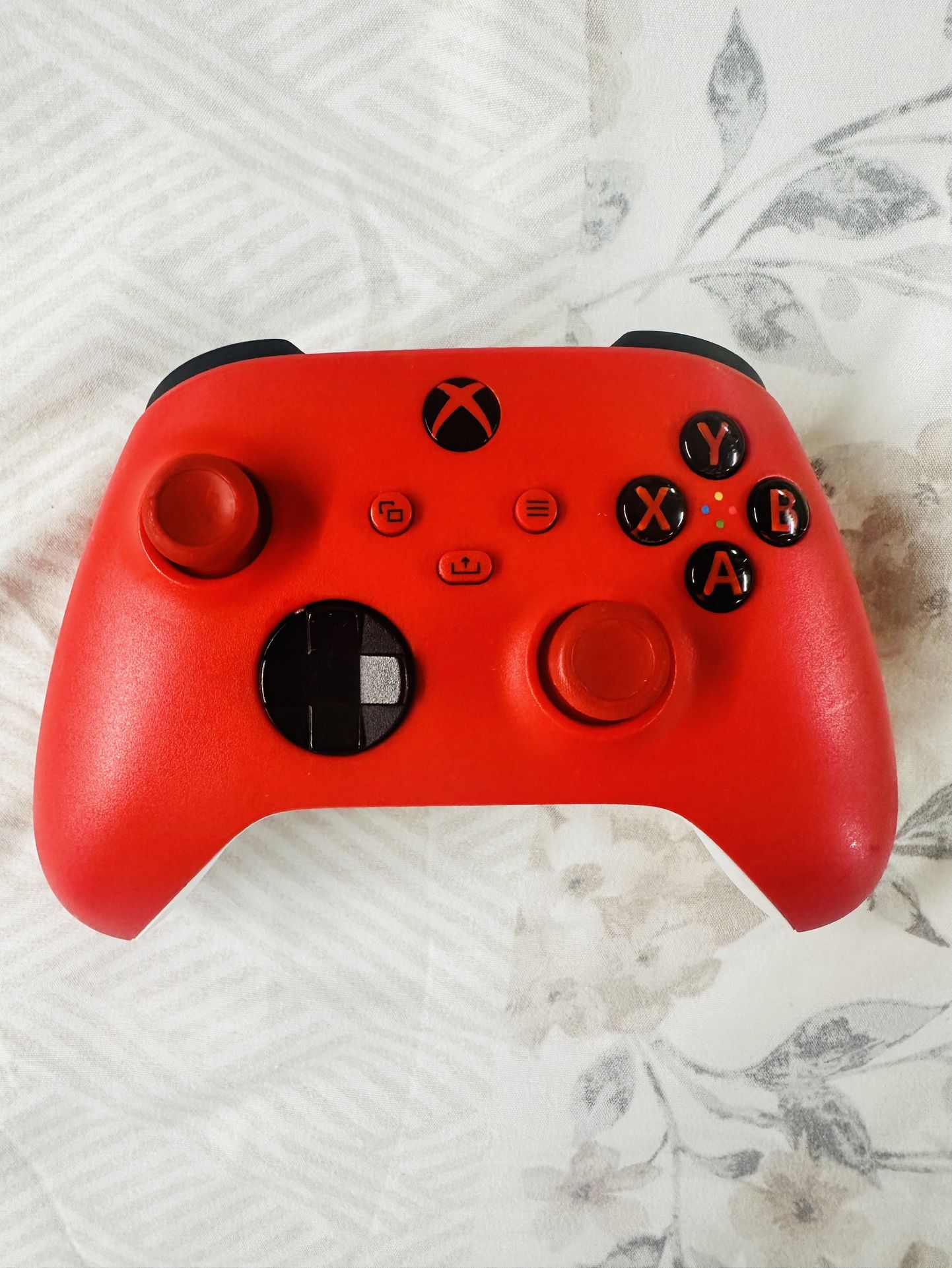 Xbox Wireless Gaming Controller – Red – Play on Xbox, Windows, Android, iOS, FireTV Sticks, Smart TVs, VR Headsets ( Used )