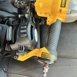 Nailer $120 Like New / Como Nueva 