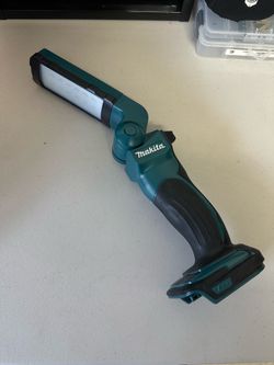Makita 18V LXT Lithium-Ion Cordless 12 LED Flashlight (Tool-Only)