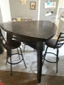 Wood Bar stool table with 3 chairs 60 very good price price is firm no lower then 60!!!