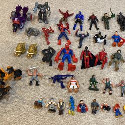 Action Figurines 