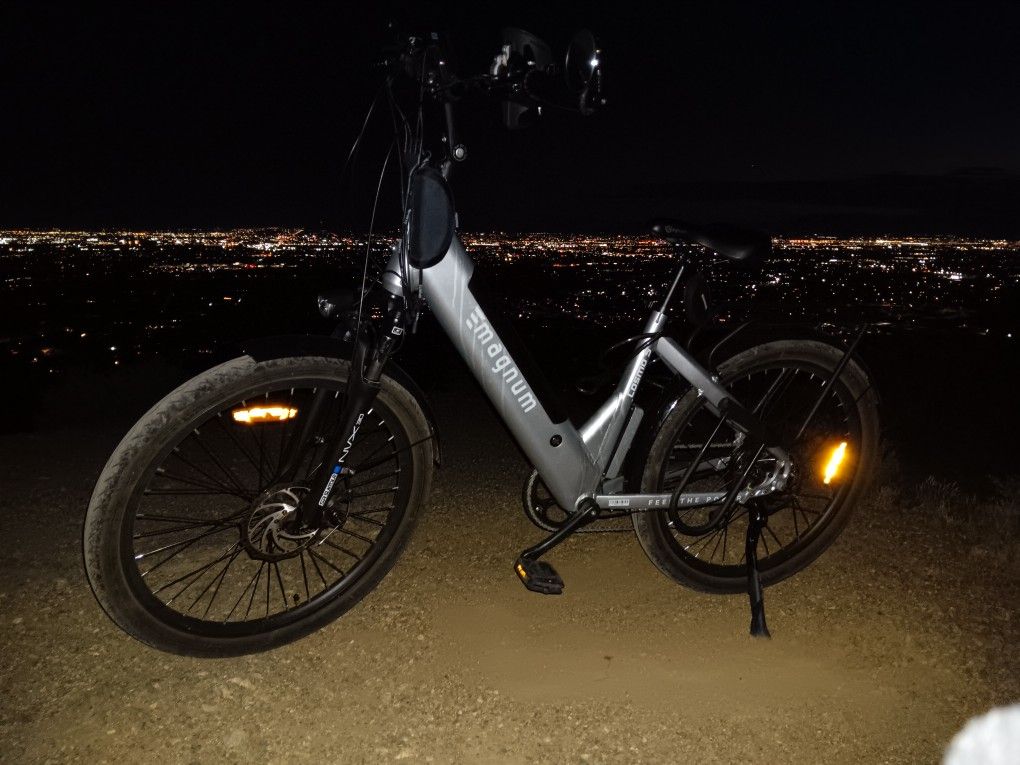 Magnum Cosmo Electric Bike