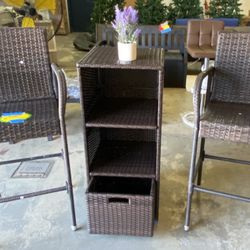$250 – Outdoor Patio Set (2 Wicker Bar Stools + Rattan Storage Cabinet) 🌿✨  Upgrade your backyard or patio with this brand new outdoor furniture bund